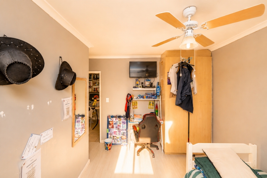 3 Bedroom Property for Sale in Uitzicht Western Cape